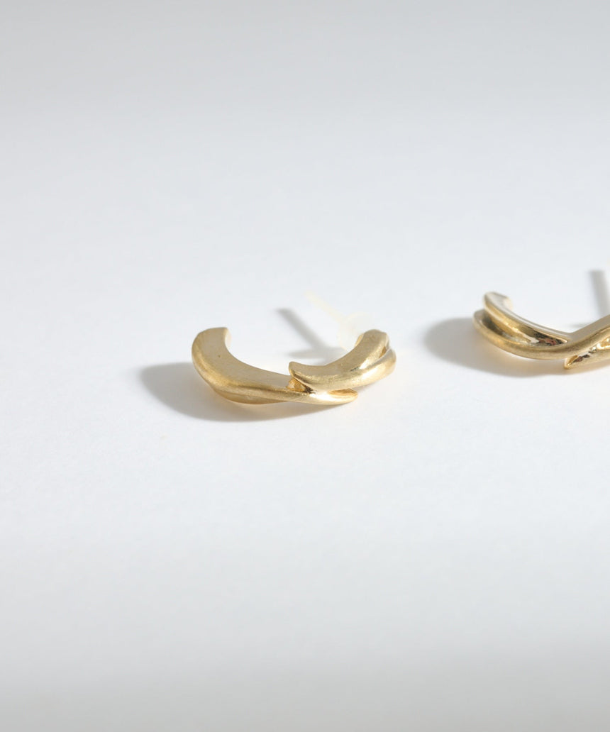 セラミックポストピアス