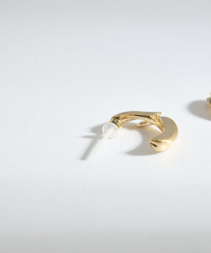 セラミックポストピアス