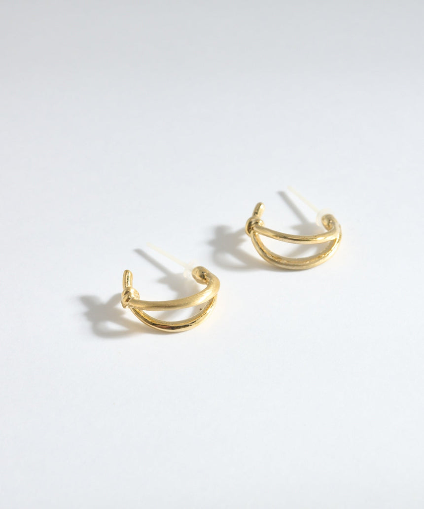 セラミックポストピアス