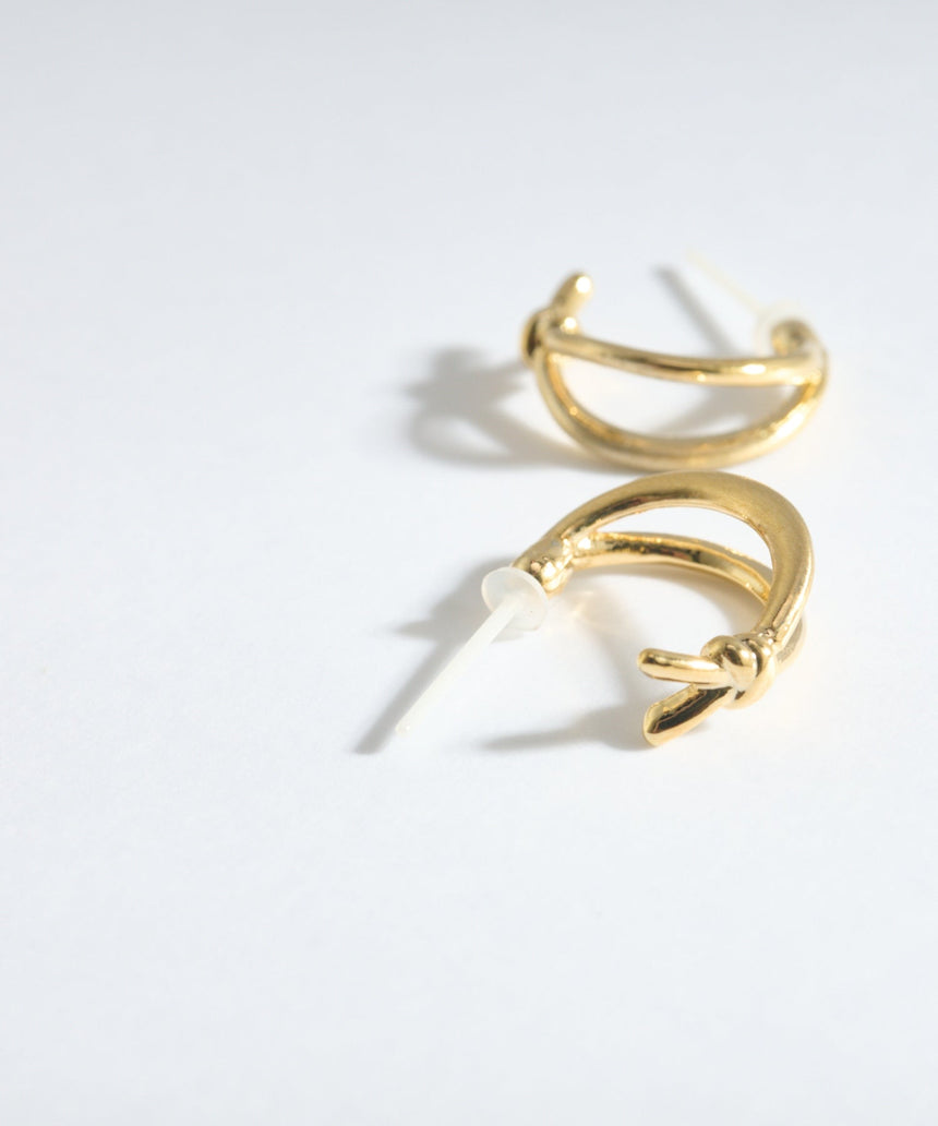 セラミックポストピアス