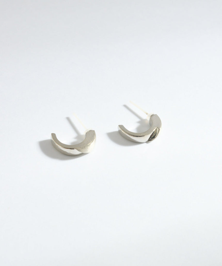 セラミックポストピアス