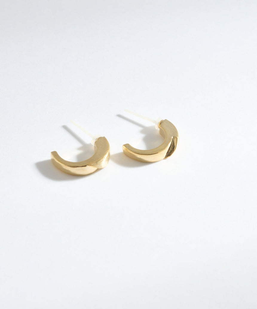 セラミックポストピアス