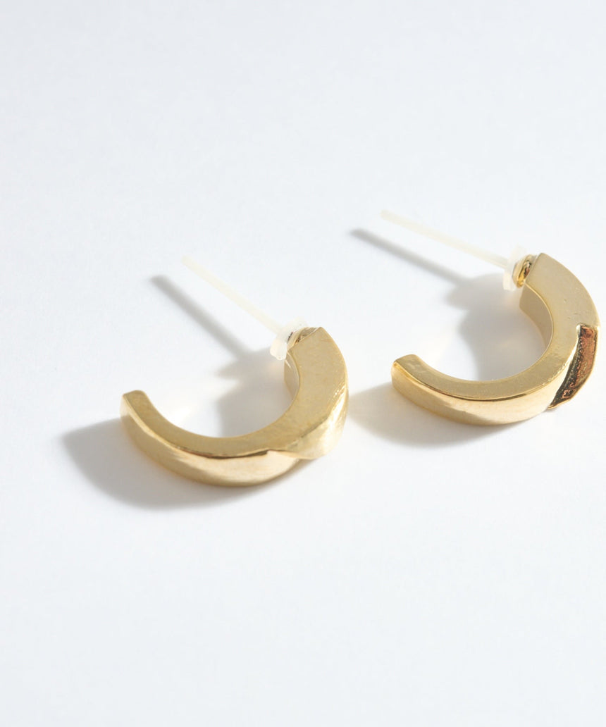 セラミックポストピアス