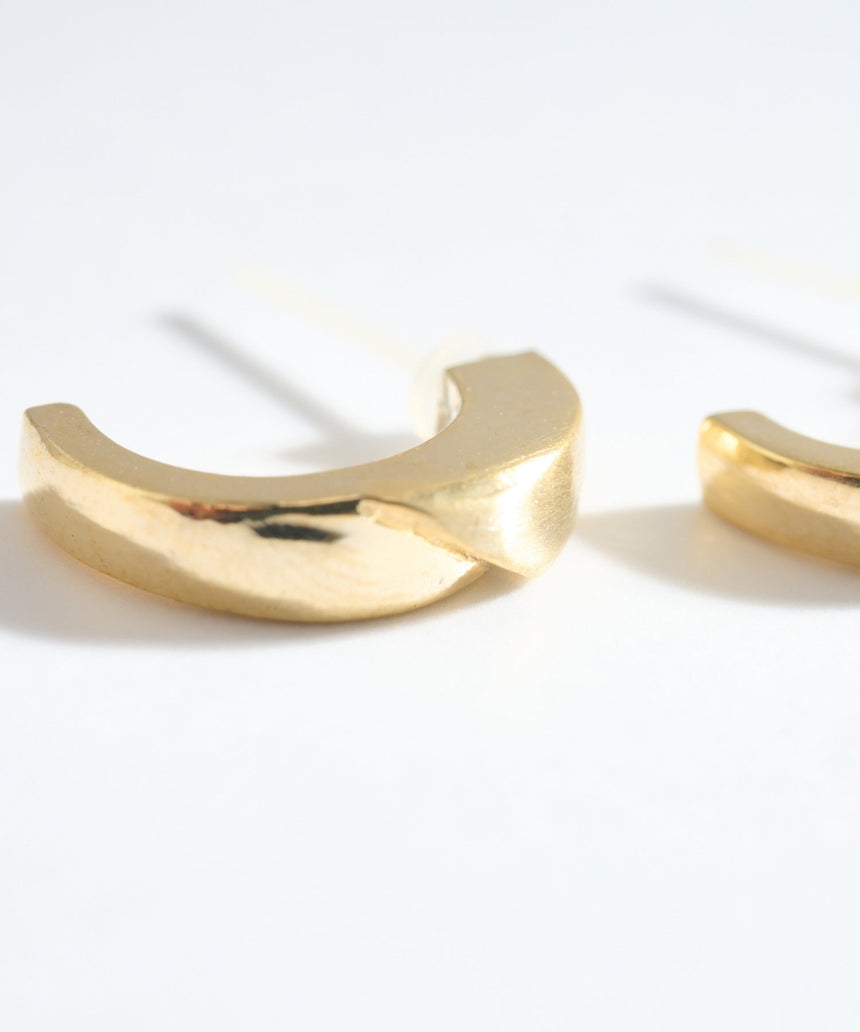 セラミックポストピアス