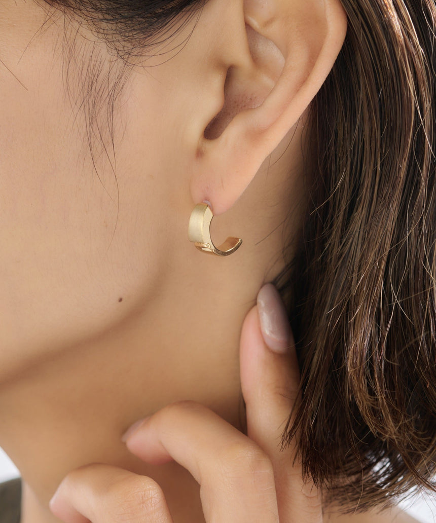 セラミックポストピアス