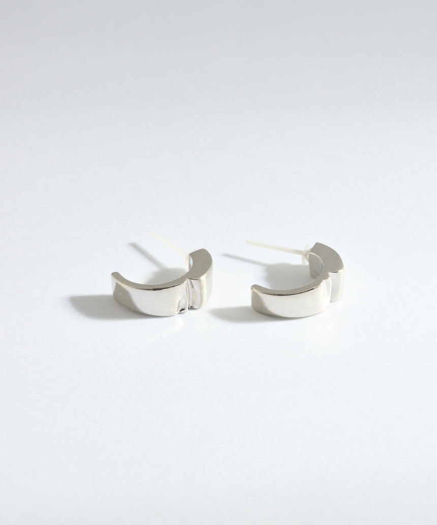 セラミックポストピアス