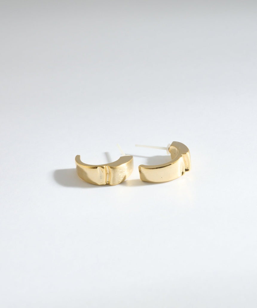 セラミックポストピアス