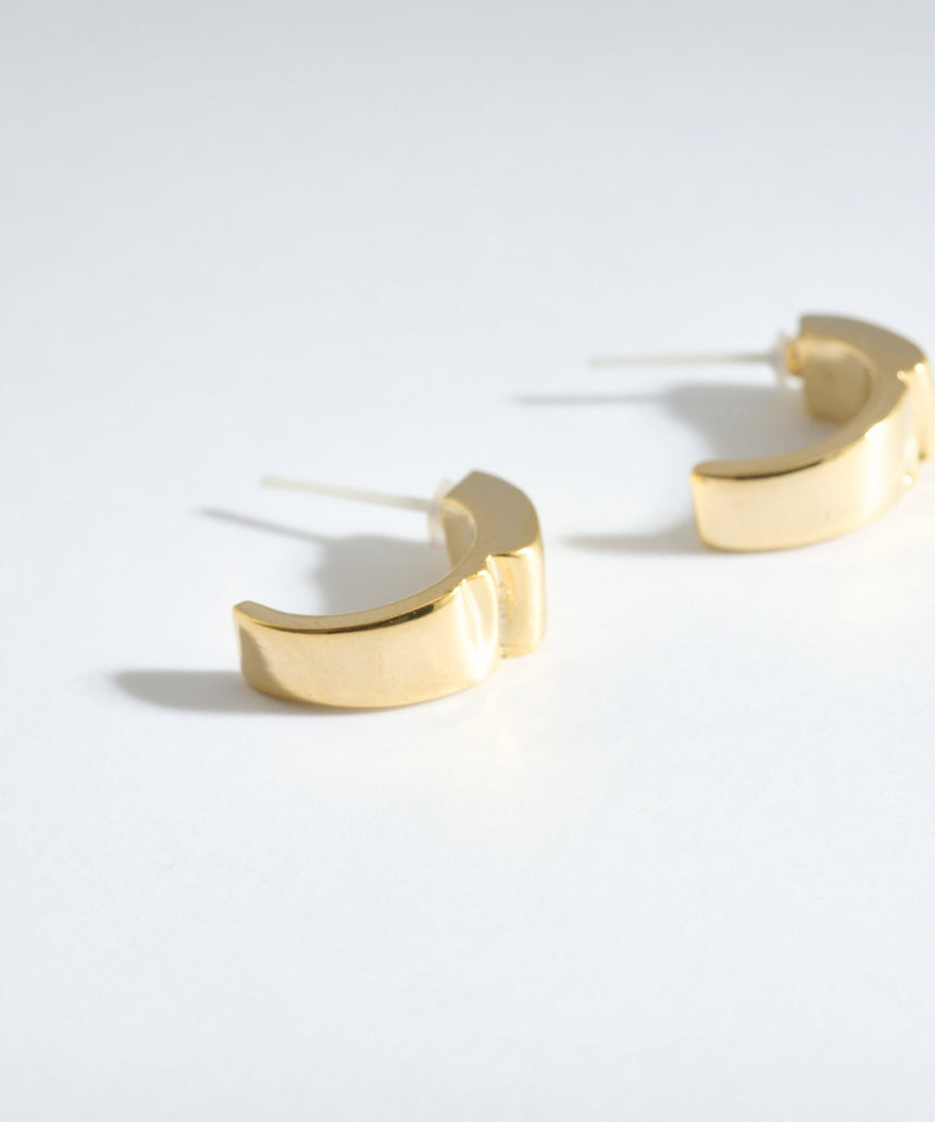 セラミックポストピアス