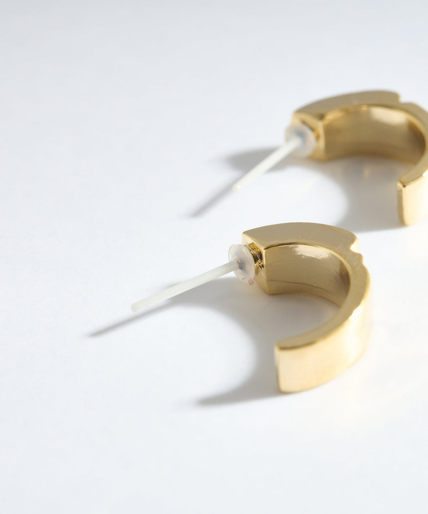 セラミックポストピアス