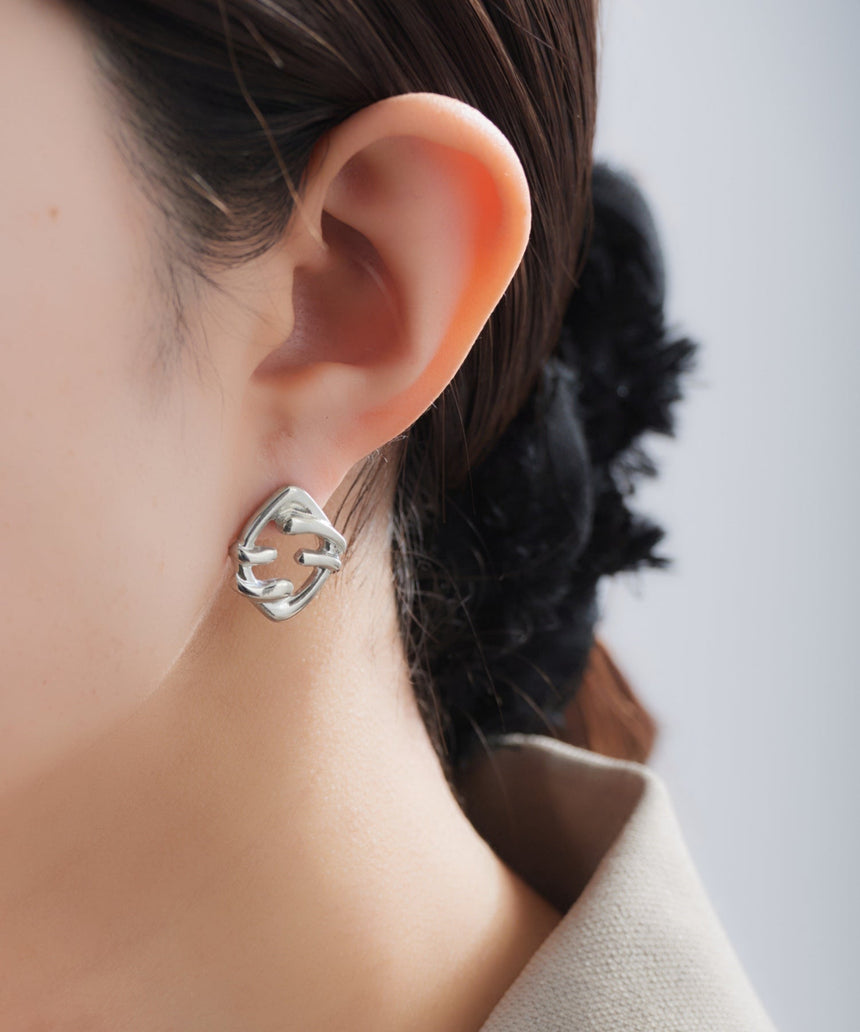 イムフレットピアス